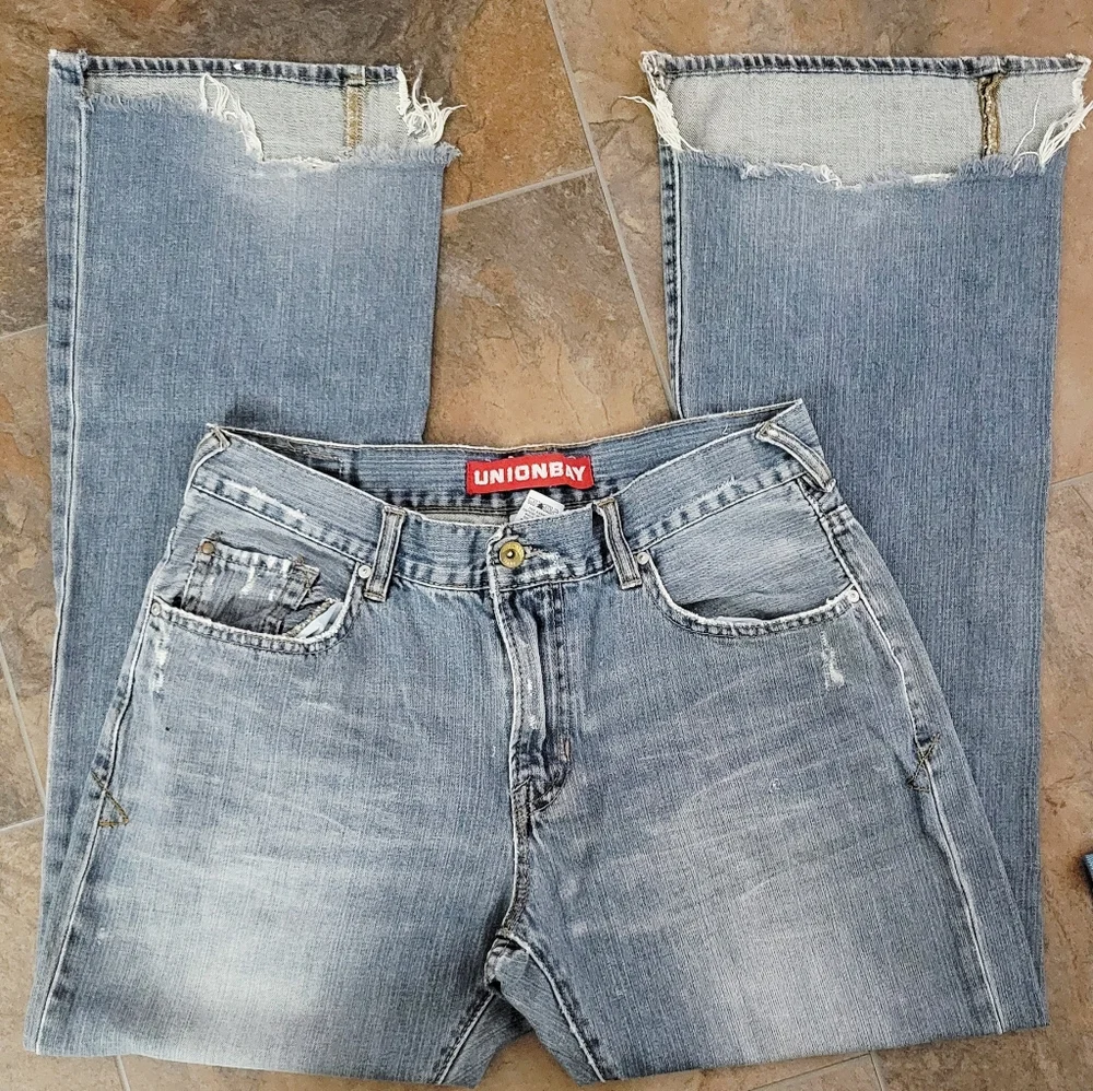 UNIONBAY Light Blue Distressed Jeans Size 32 X 32